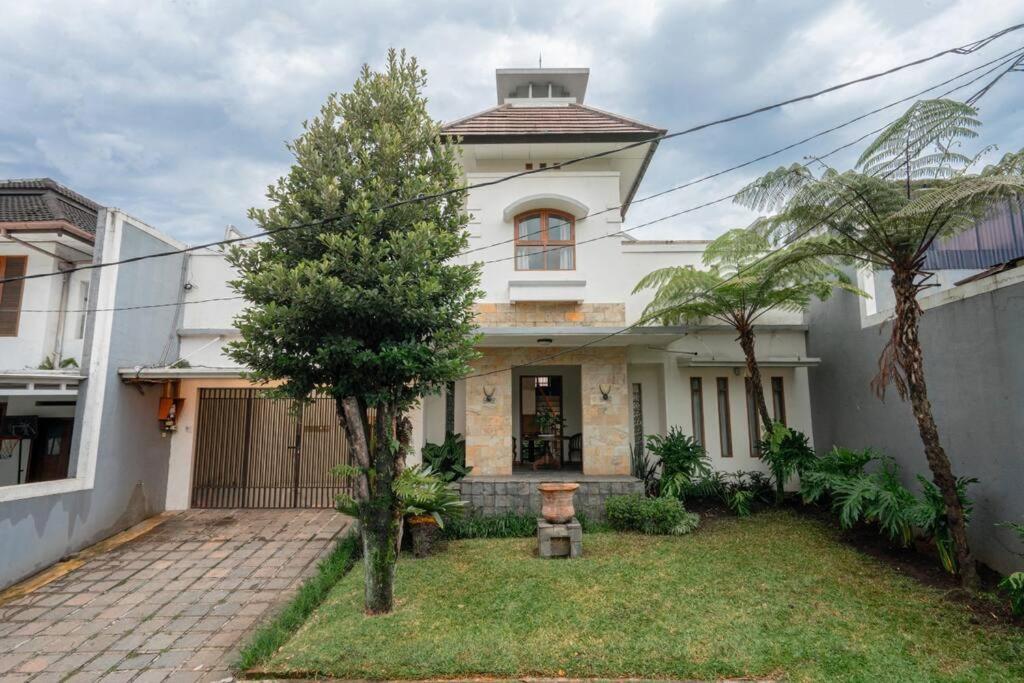 Pasteur Beautiful Luxury Home Bandung Buitenkant foto