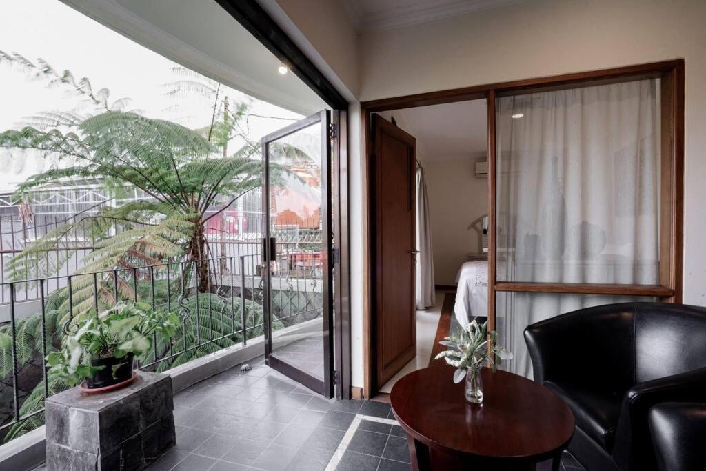 Pasteur Beautiful Luxury Home Bandung Buitenkant foto